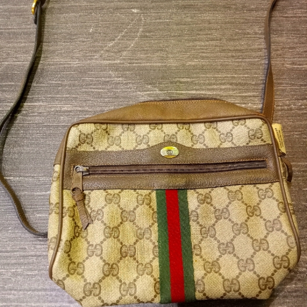 Authentic Gucci small crossbody handbag